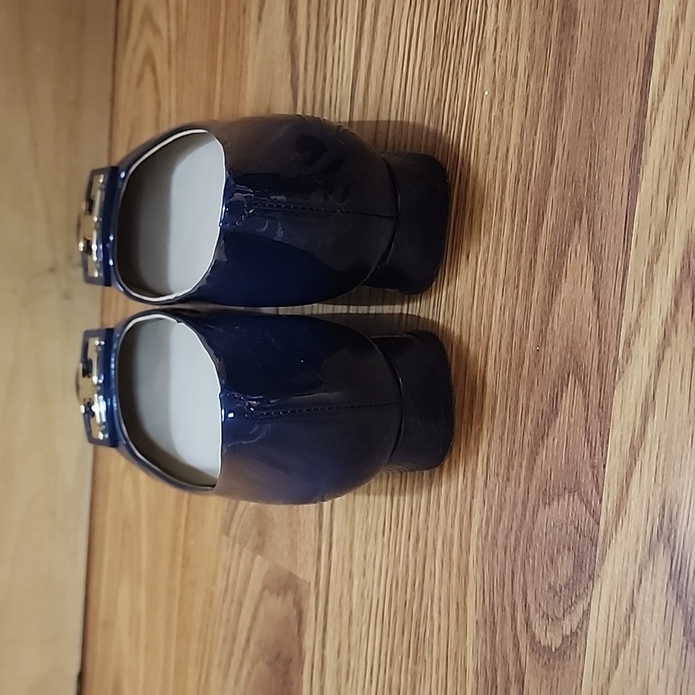 Tory Burch shiny navy blue shoes size 6 M great condition - Picture 4 of 5